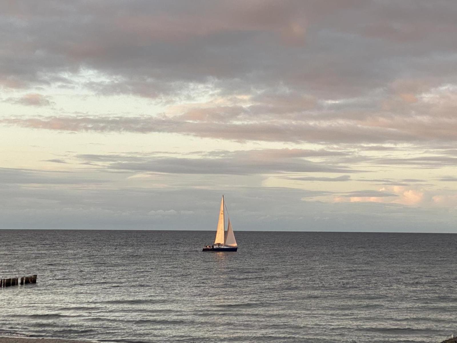 Fewo Strandgut Mit Balkon In Kuehlungsborn Ost Luaran gambar
